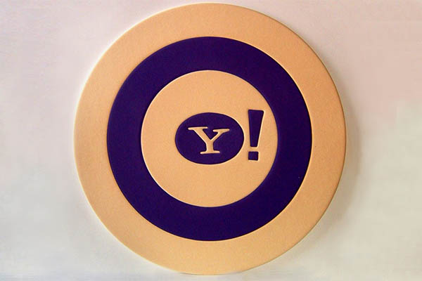 VELCRO FABRIC DART BOARD WITH YAHOO LOGO